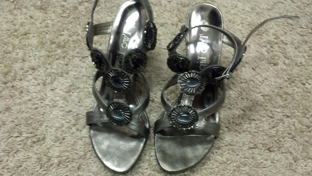 25P House Sitting (My Neighbors Shoe Collection!)