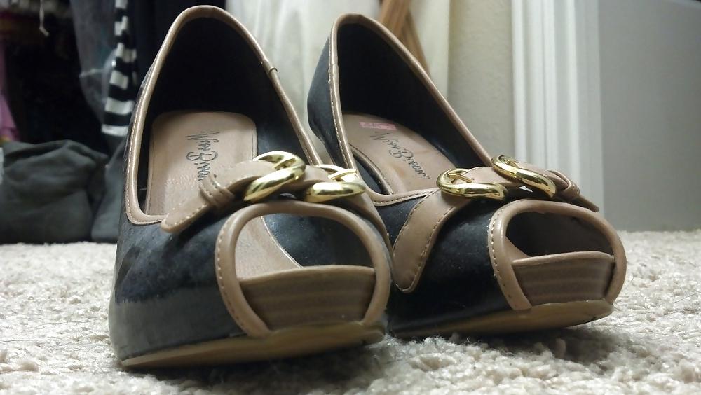 25P House Sitting (My Neighbors Shoe Collection!)