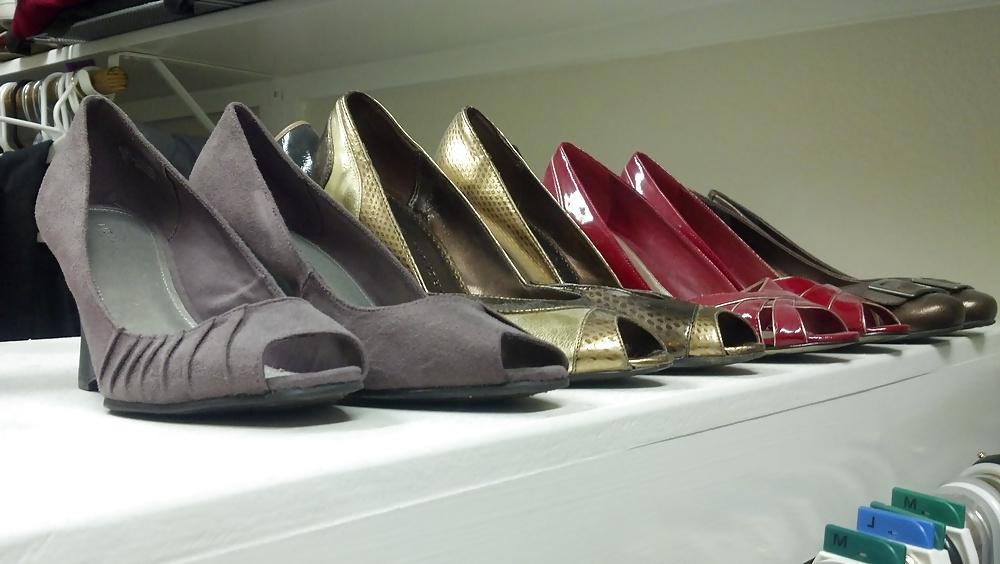 25P House Sitting (My Neighbors Shoe Collection!)