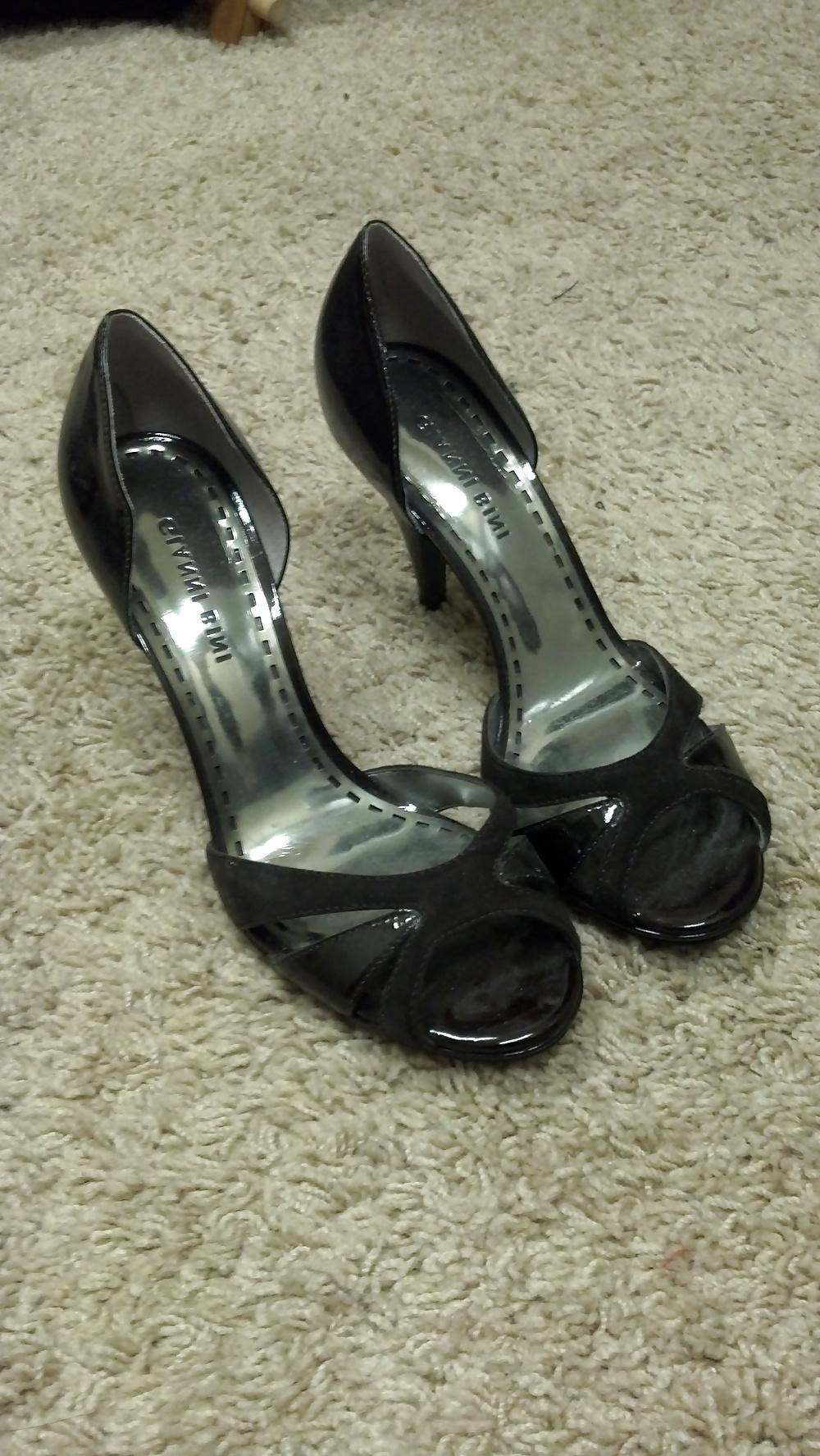 25P House Sitting (My Neighbors Shoe Collection!)