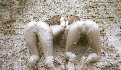 25P Female mud wrestling