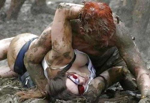 25P Female mud wrestling