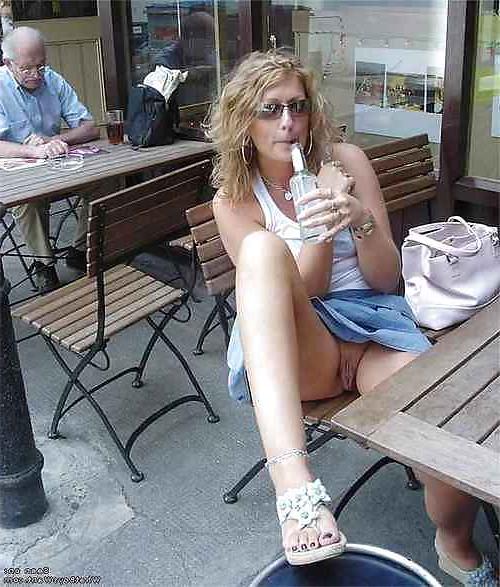 25P Public pussy flashing. More smut on the street.