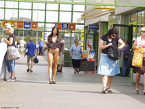 25P Public pussy flashing. More smut on the street.