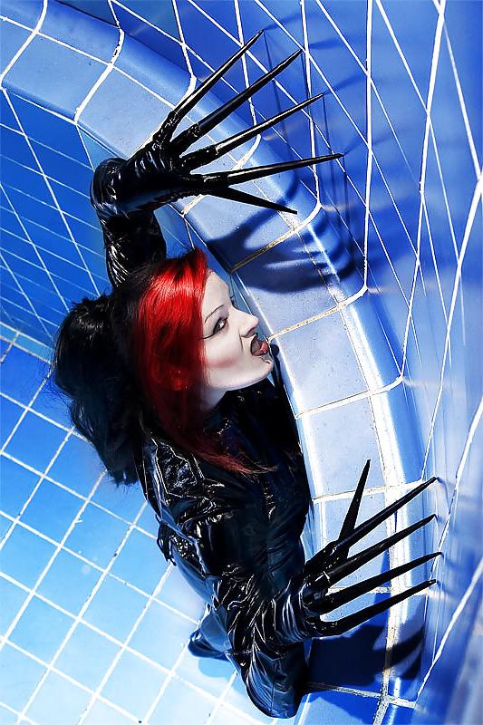 25P Beautiful gothic fetish girl in latex and leather outfits