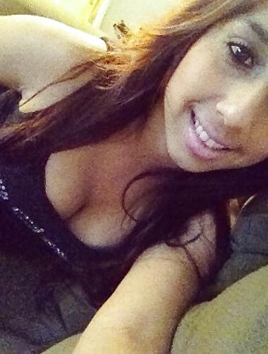 25P My friend non nude MILF self shots
