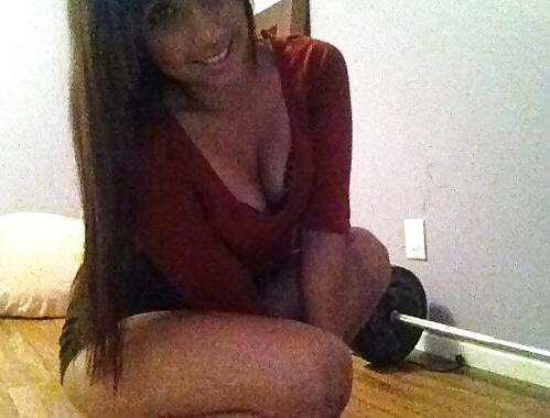 25P My friend non nude MILF self shots
