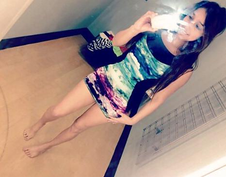 25P My friend non nude MILF self shots