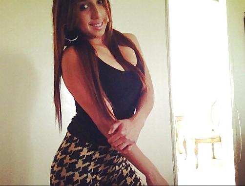 25P My friend non nude MILF self shots
