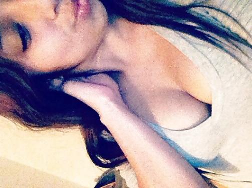 25P My friend non nude MILF self shots
