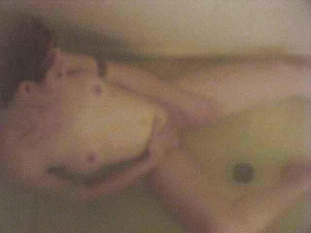 25P Getting wet in the shower f.i.