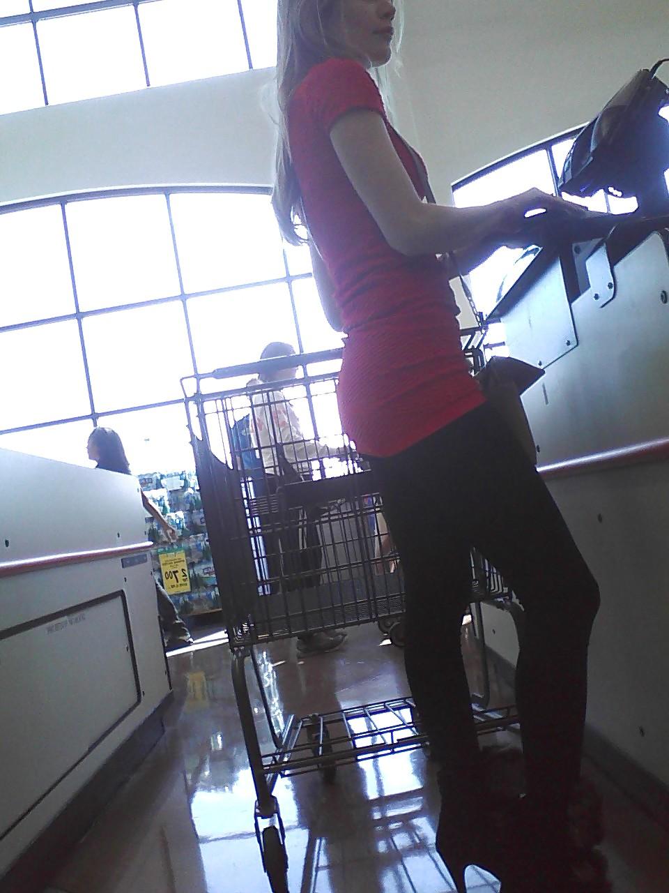 4P Candid - Skinny girls figure