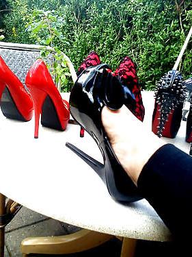 20P Ballbusting High Heels