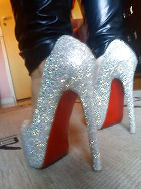 20P Ballbusting High Heels