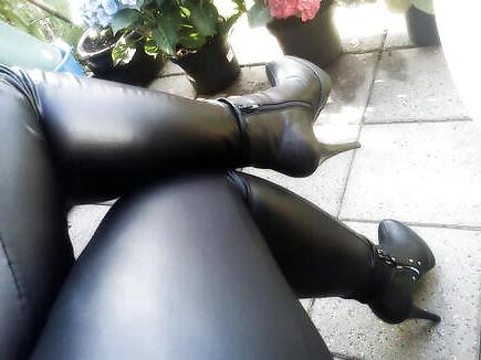20P Ballbusting High Heels