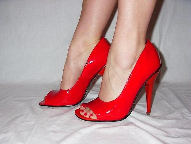 20P Ballbusting High Heels