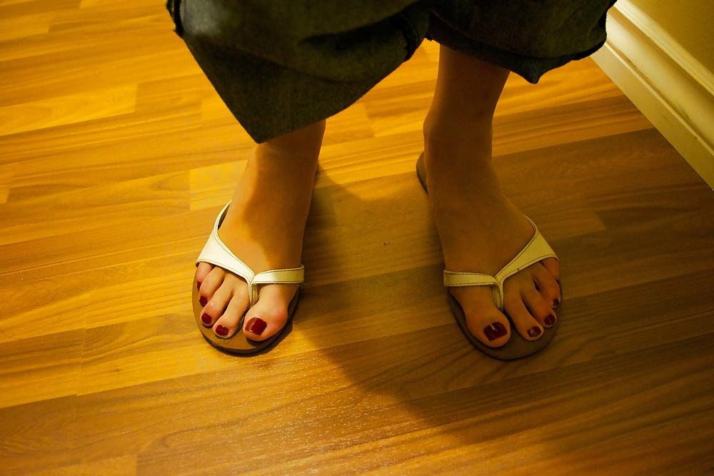 4P Jackie's long sexy toes & flip flops