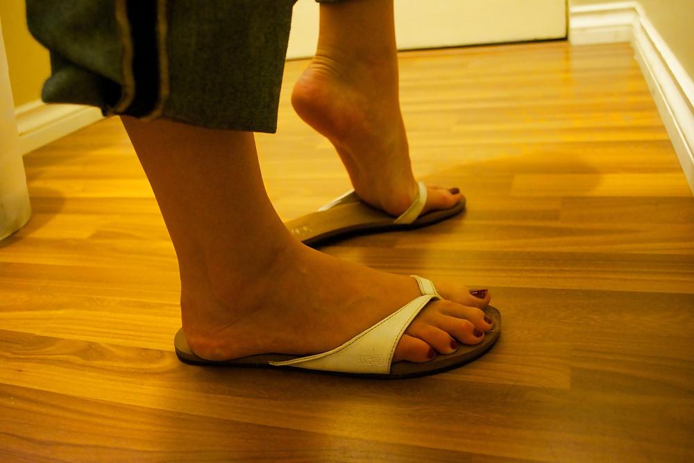 4P Jackie's long sexy toes & flip flops