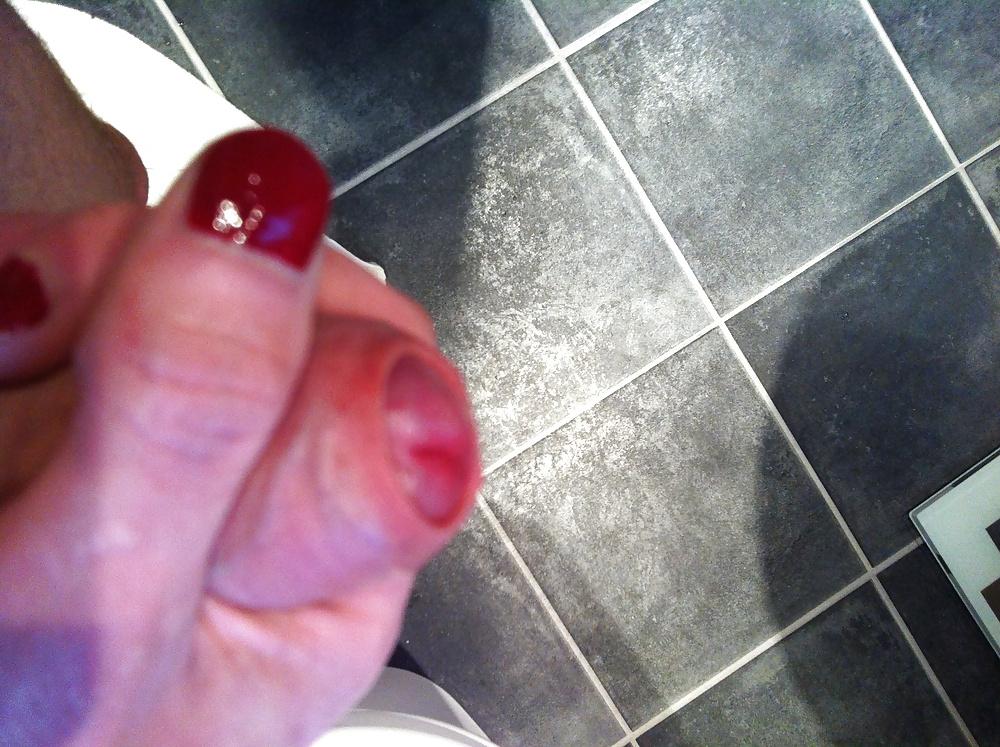 7P SLUT RED NAILS