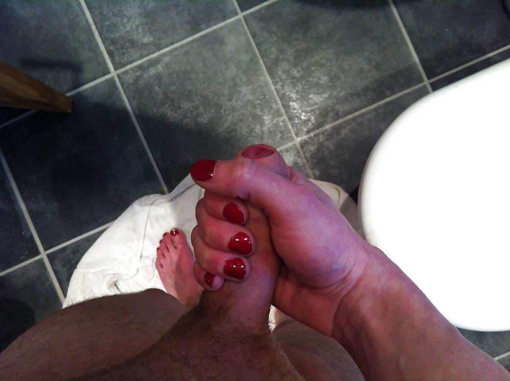 7P SLUT RED NAILS