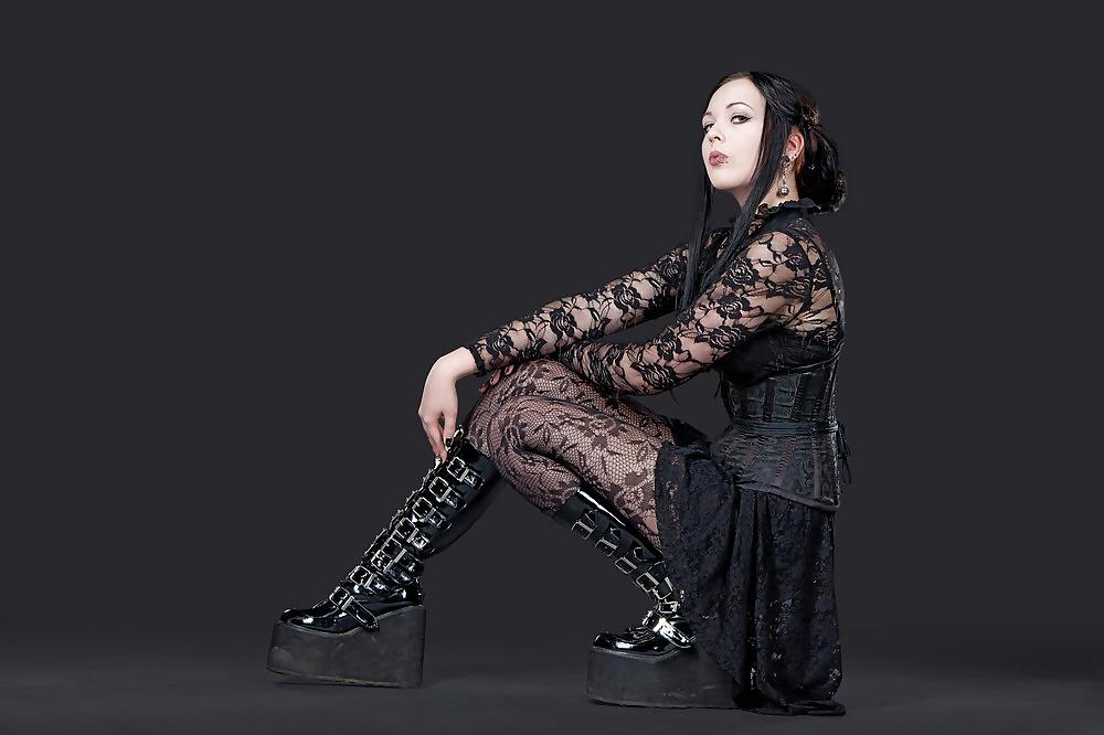 25P Gothic V