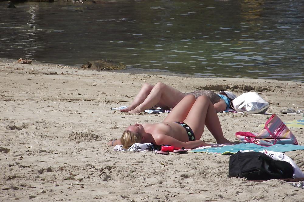 25P Holiday Voyeur