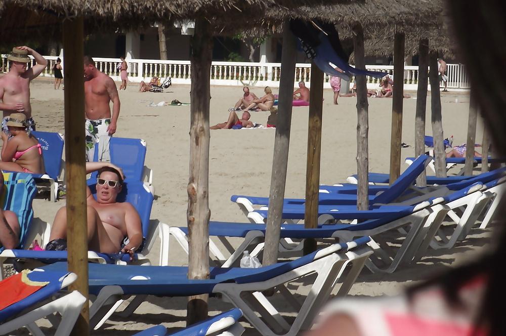 25P Holiday Voyeur