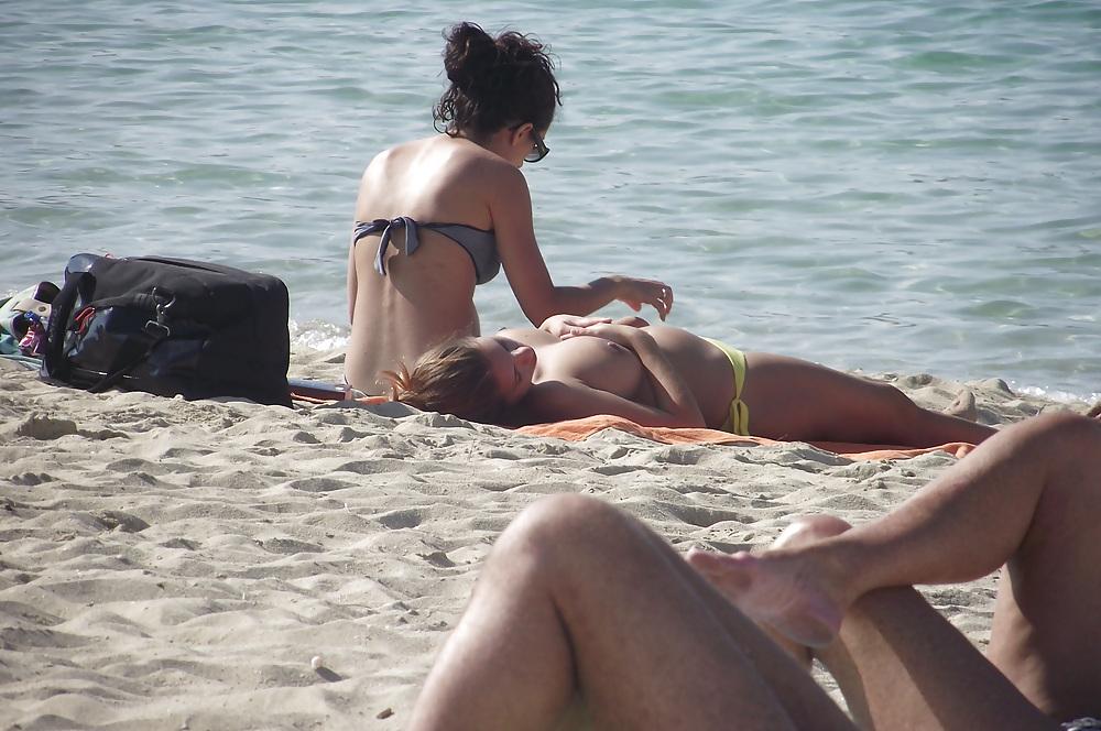 25P Holiday Voyeur