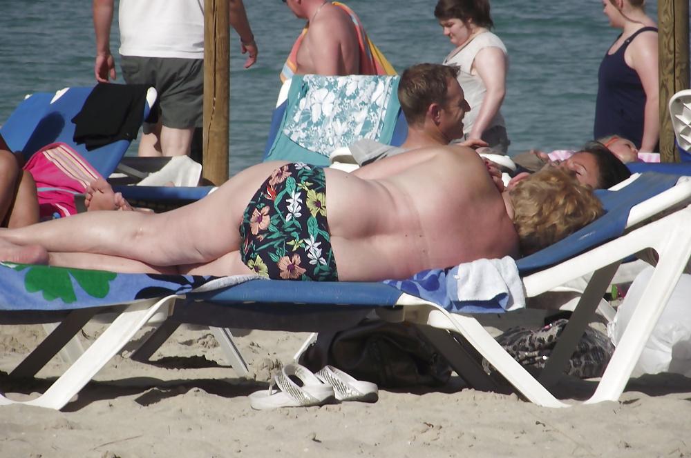 25P Holiday Voyeur
