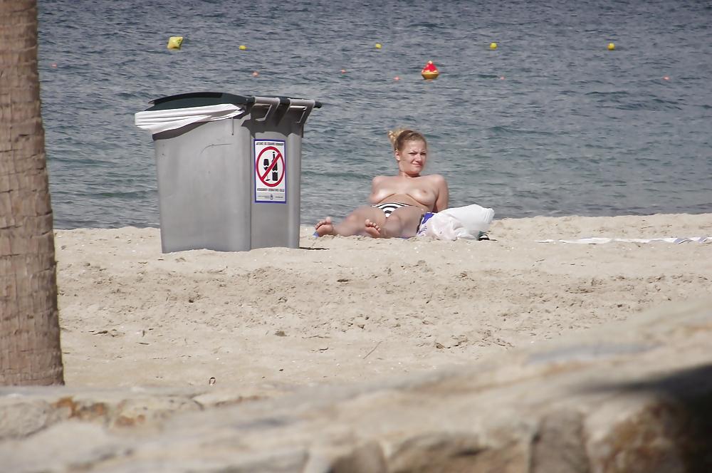 25P Holiday Voyeur
