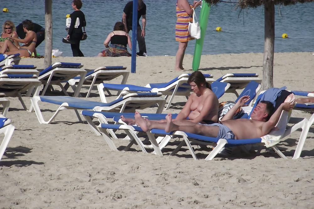 25P Holiday Voyeur