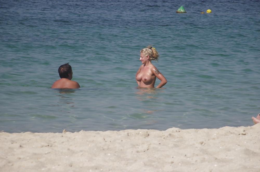 25P Holiday Voyeur