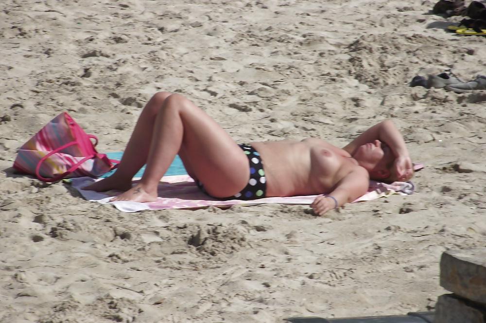 25P Holiday Voyeur