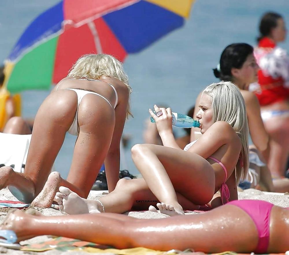 17P Wife Sucking Dick On The Beach