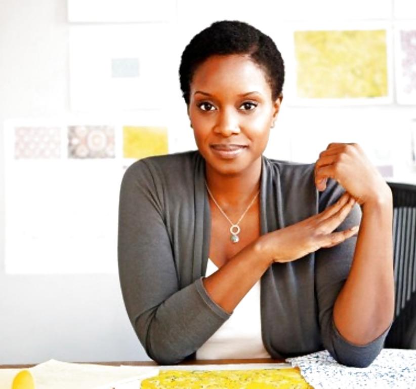 25P Black Women In The Office (Getting Down & Moving Up) 