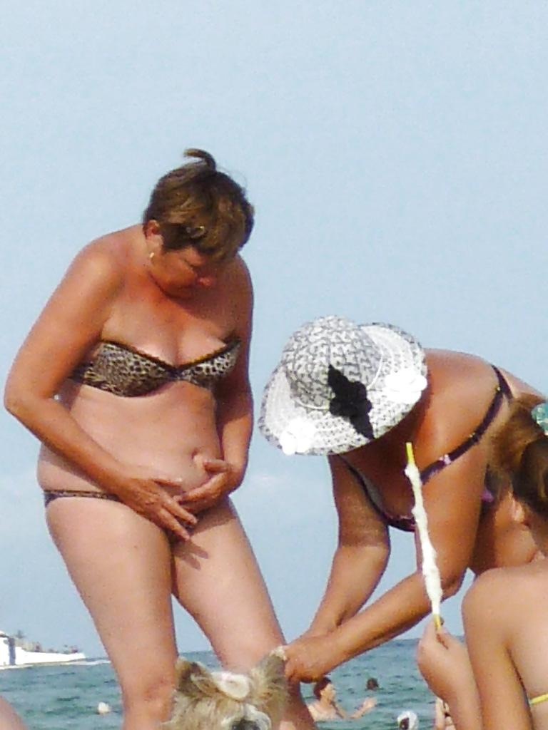 25P Russian women on the beach!