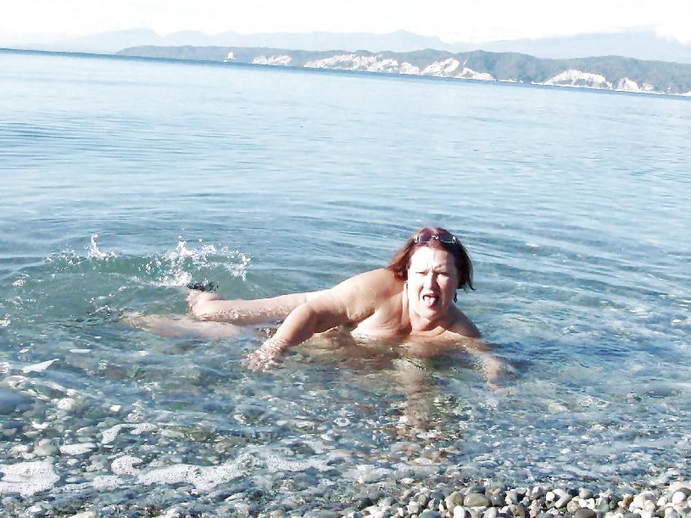 25P Russian women on the beach!