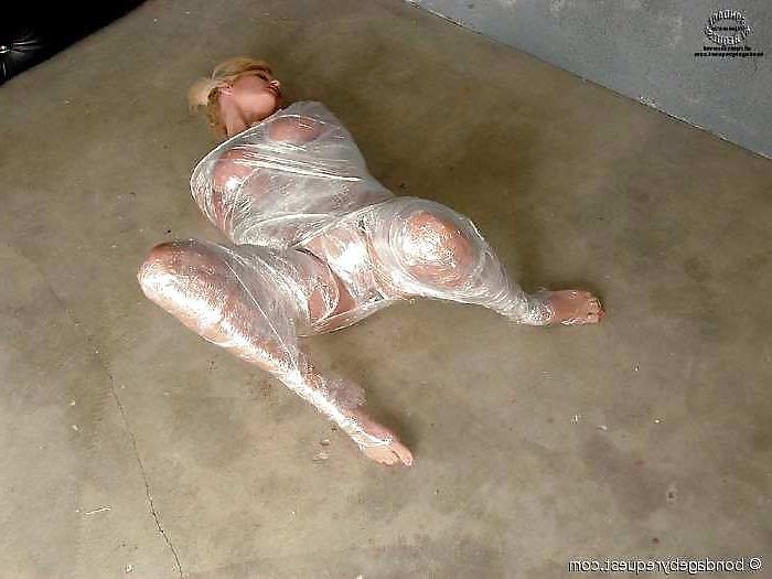 25P Plastic wrap girls 02.