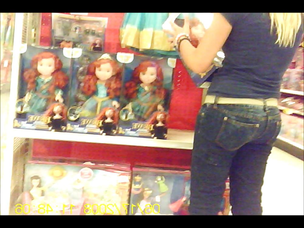 5P Teen mom Buying a Doll