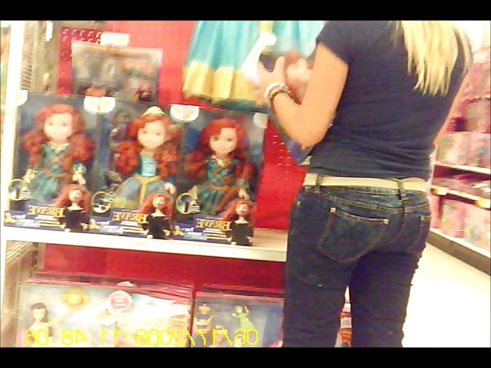 5P Teen mom Buying a Doll