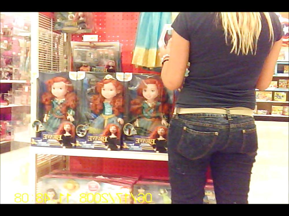 5P Teen mom Buying a Doll