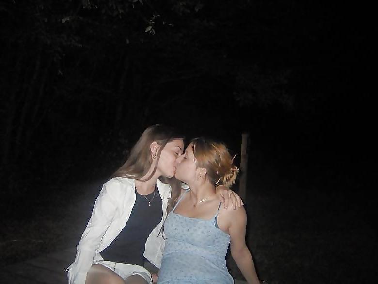 25P Sapphic Lovers