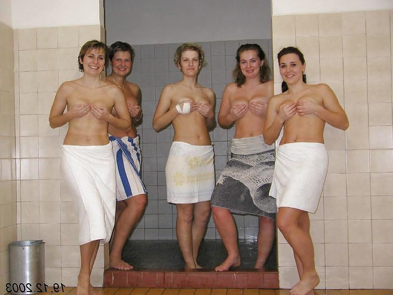 25P GIRLS TOGETHER: TEENS IN THE SHOWER