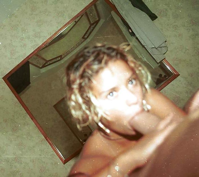 15P Blonde posing her body and briefly blowing her guy