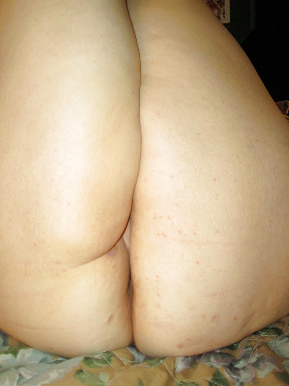 25P BBW shows asshole