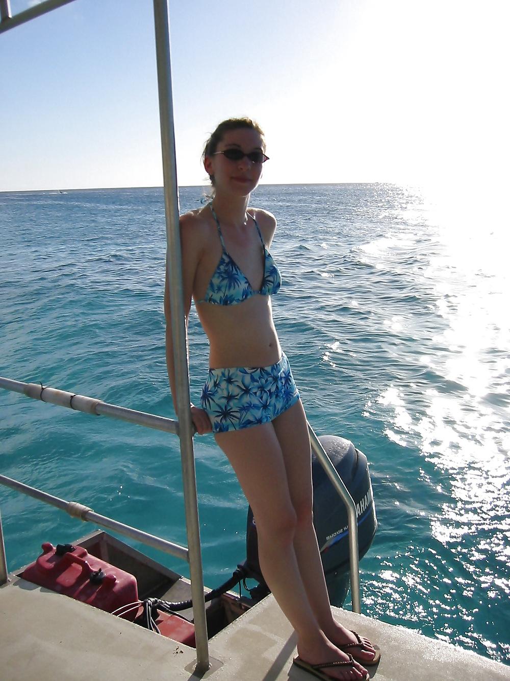 7P Bikini Posing on Holiday! x