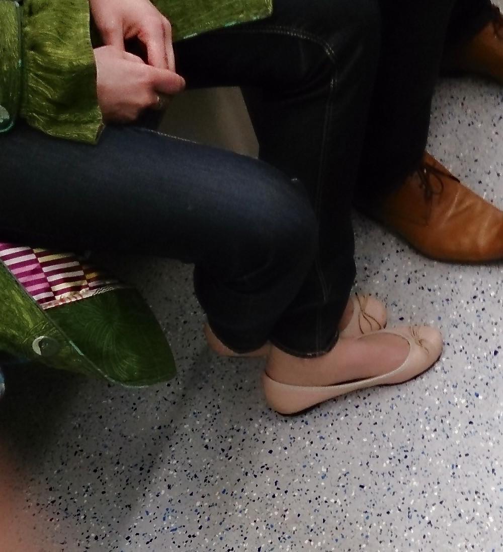25P Candid legs and stockings pantyhose from London