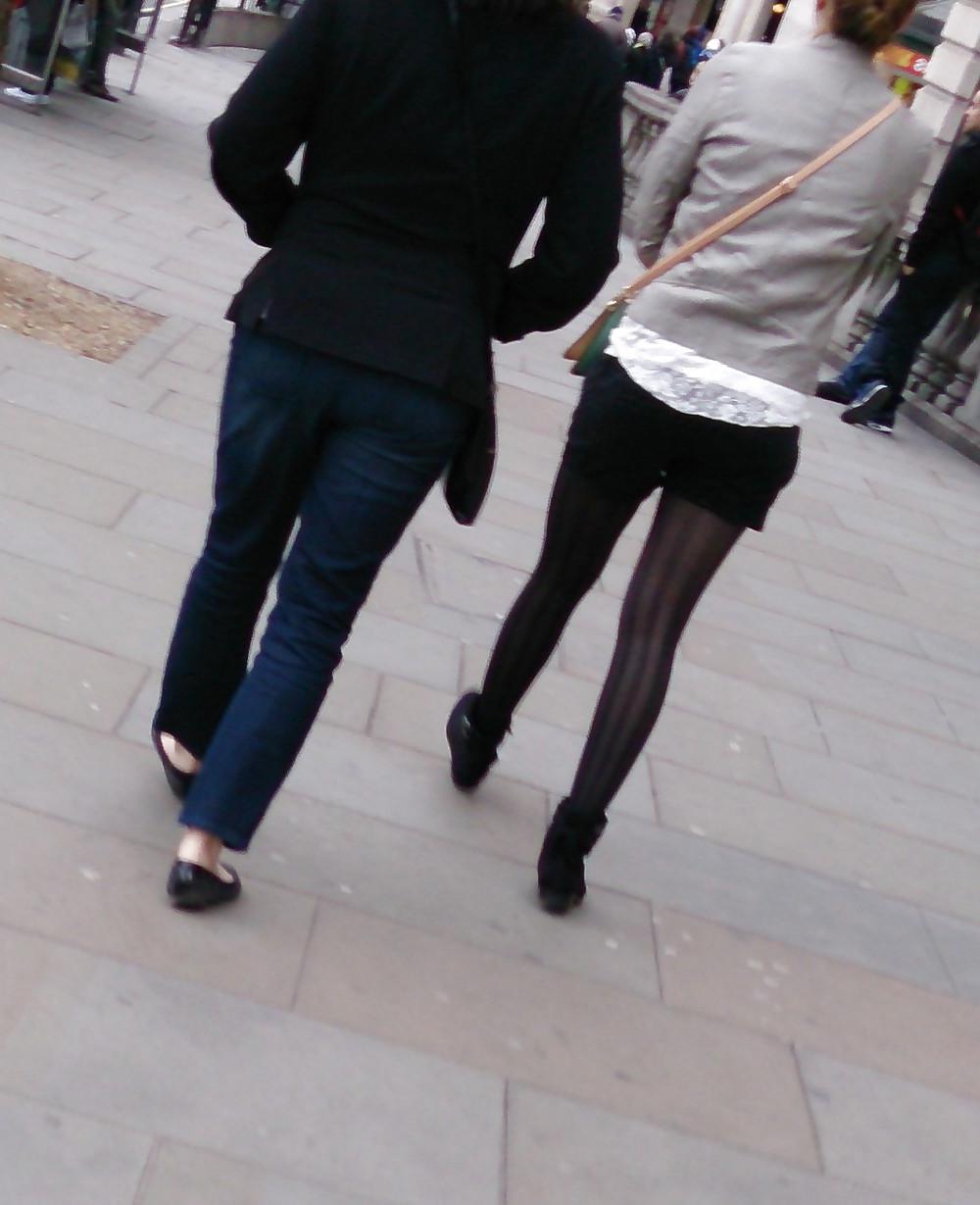 25P Candid legs and stockings pantyhose from London
