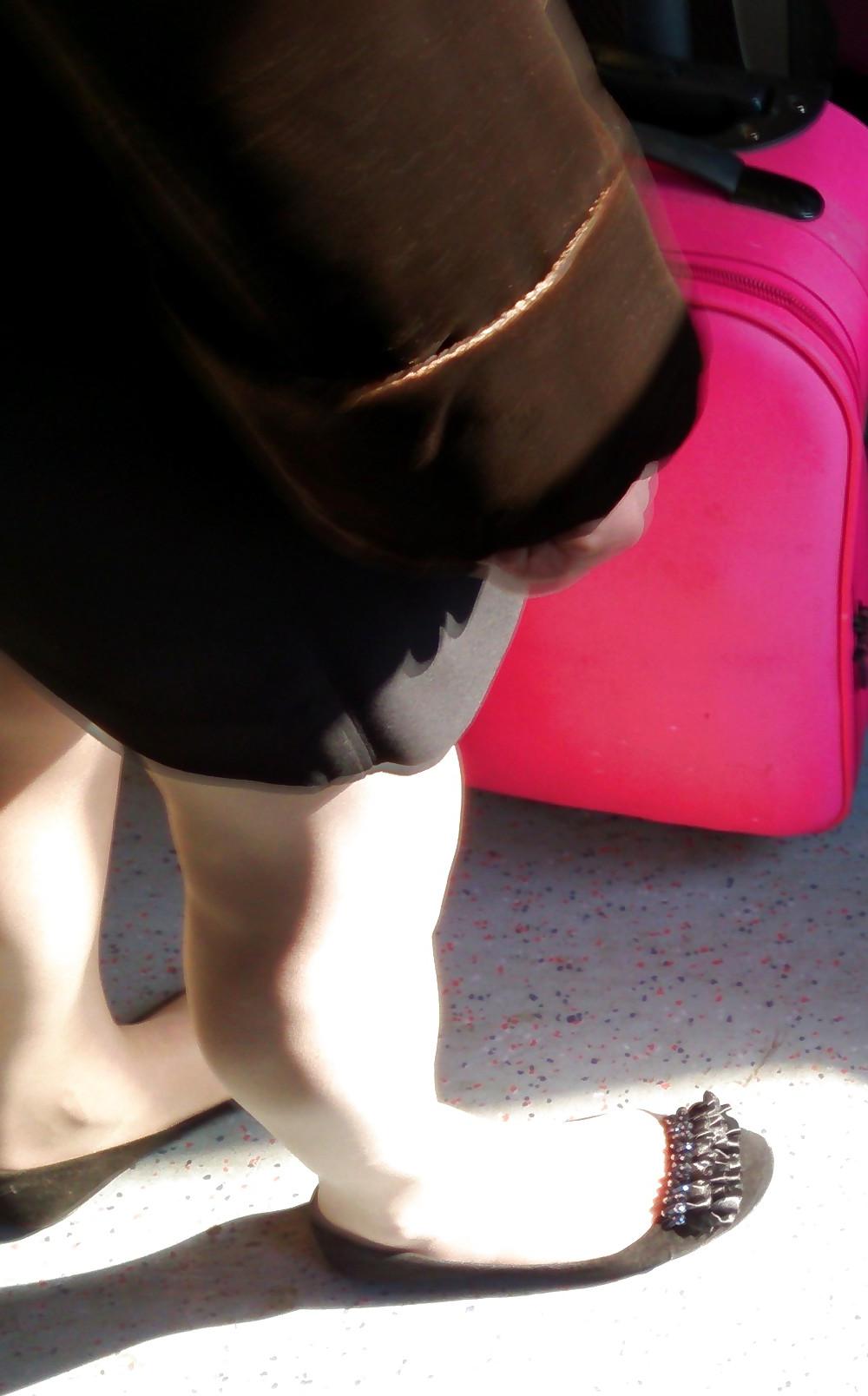 25P Candid legs and stockings pantyhose from London