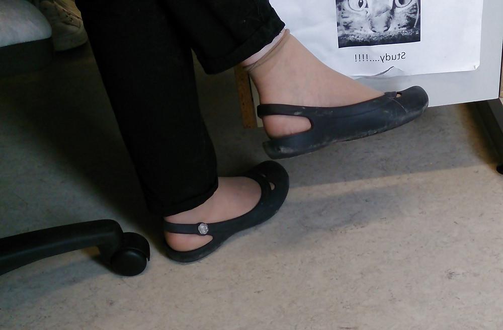 25P Candid legs and stockings pantyhose from London